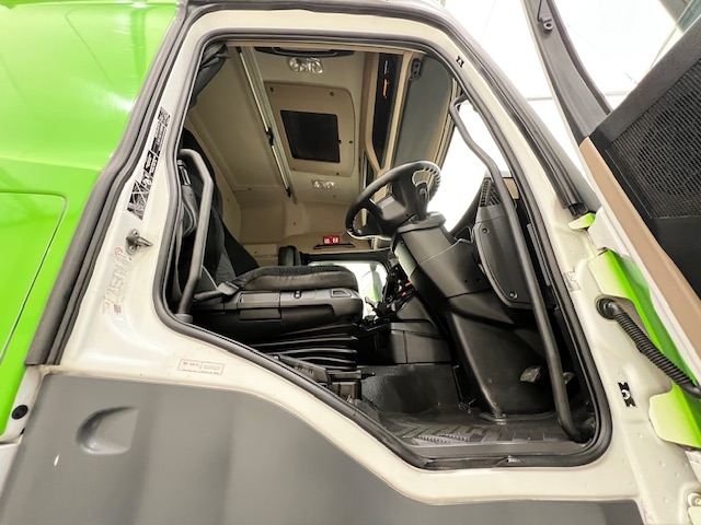 Mercedes Actros 2536 6×2 Sleeper Cab Curtainsider