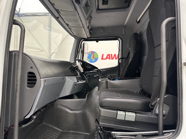 Mercedes Axor 1824 Day Cab Box Van