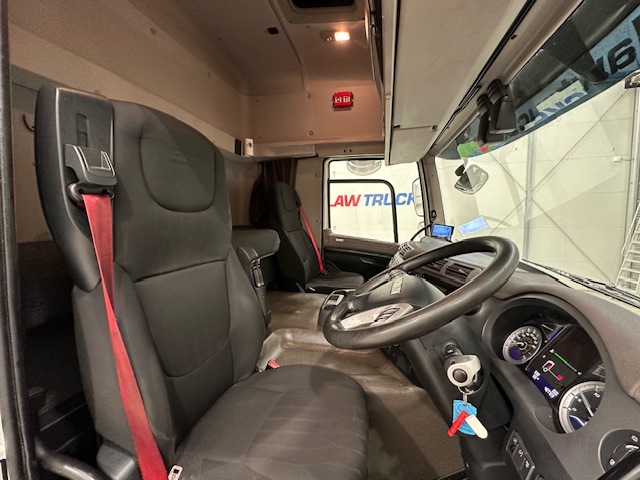 DAF CF 260 Sleeper Cab Curtainsider
