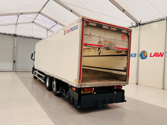Iveco Stralis 310 AT Euro 6 6×2 Box Van