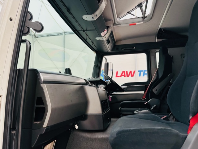 MAN TGM 18.250 Sleeper Cab Curtainsider