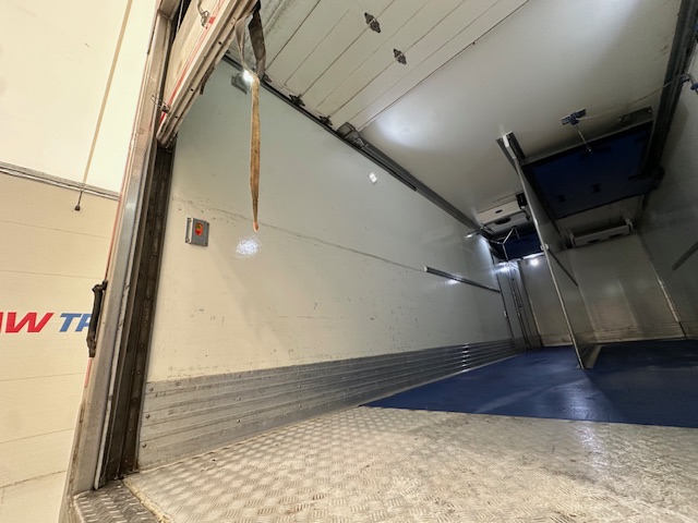 DAF CF 370 6×2 Sleeper Cab Fridge Box