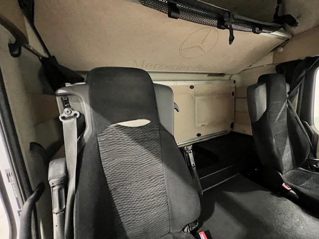 Mercedes Actros 1824 4×2 Sleeper Cab Fridge Box