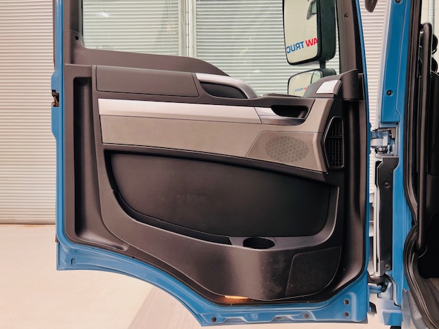 MAN TGS 26.340 6×2 Rear Steer Curtainsider