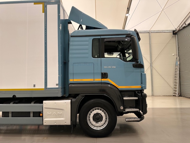 MAN TGS 26.360 6×2 Sleeper Cab Insulated Box Van