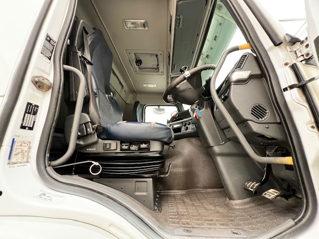 Volvo FM 460 8×4 Steel Tipper Grab