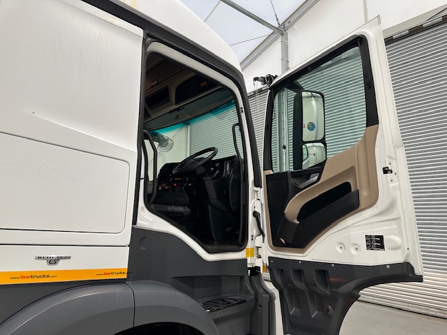 Mercedes Actros 1830 Sleeper Cab Box Van