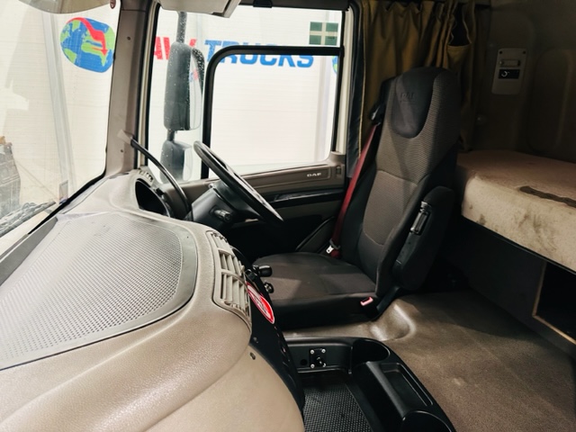 DAF CF75 310 6×2 Rear Lift Sleeper Cab Curtainsider