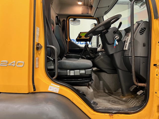Volvo FE 240 4×2 Day Cab Gritter