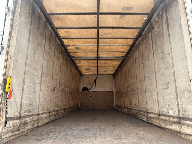Scania P230 4×2 Sleeper Cab Curtainsider Manual