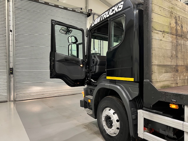 Scania P94 300 6×2 10 Tyre Rear Lift Flatbed