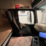 Mercedes Actros 1824 4×2 Sleeper Cab Curtainsider - thumbnail