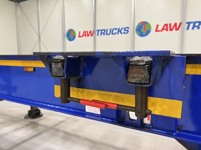 Dennison Tri Axle Sliding Skeletal Trailer BPW