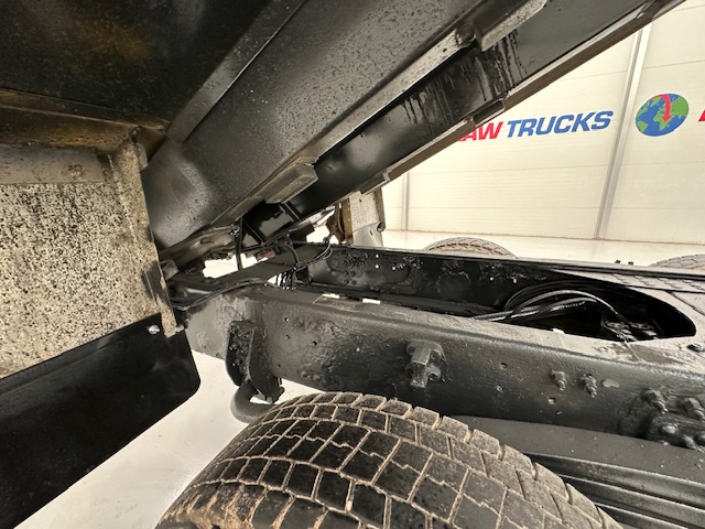 Volvo FM9 300 6×4 Sleeper Cab Tipper Manual