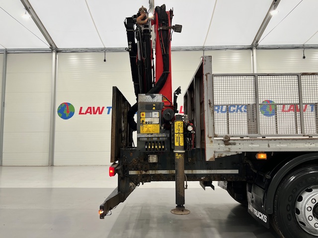 Renault C320 6×2 Day Cab Dropside with Crane