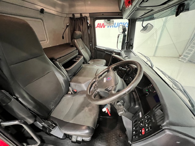 Scania P230 4×2 Sleeper Cab Curtainsider