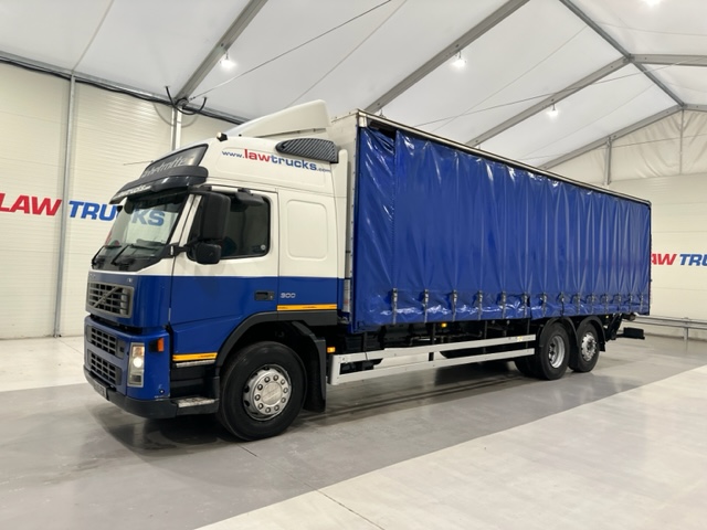 Volvo FM 300 6×2 Sleeper Cab Curtainsider