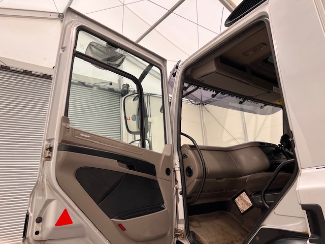 DAF CF85 410 8×4 Day Cab Hookloader Manual