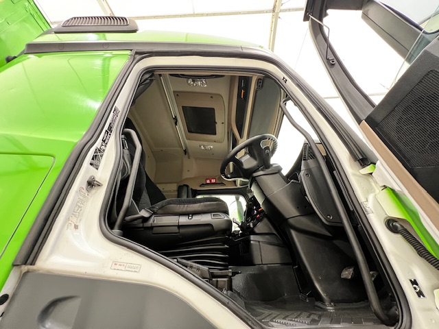 Mercedes Actros 2536 6×2 Sleeper Cab Curtainsider