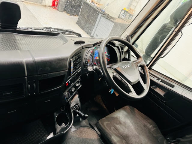 Iveco Stralis 310 AT 6×2 Box Van