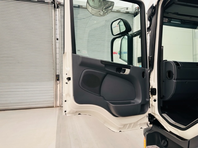 Scania P250 4×2 Sleeper Cab Box Van Manual