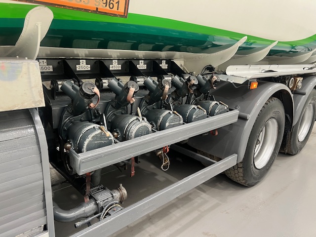 Volvo FM9 300 19000 Litre Fuel Tanker