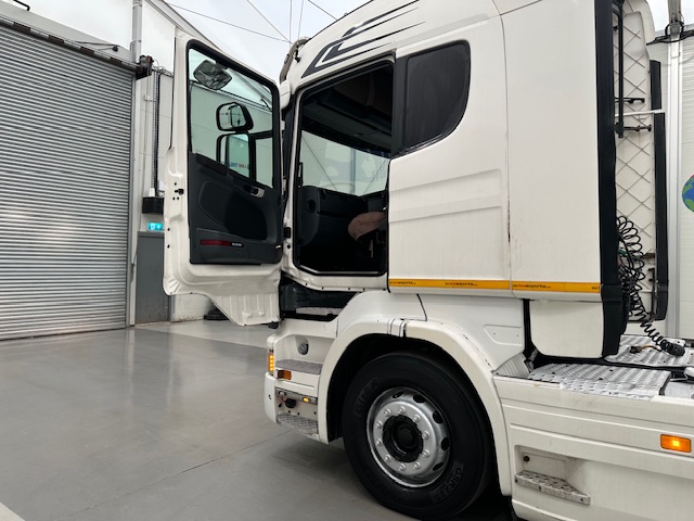 Scania R450 6×2 Rear Lift Highline Tractor Unit PTO