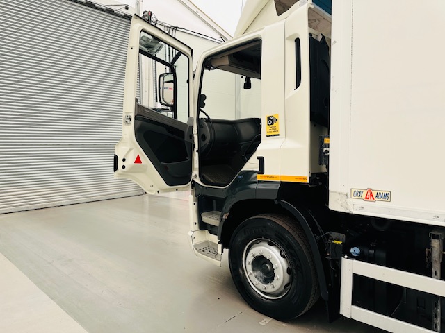 DAF CF 290 6×2 Rear Steer Fridge Box