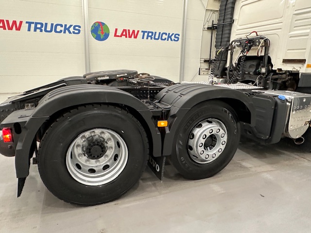 Volvo FM 450 6×2 Midlift Tractor Unit