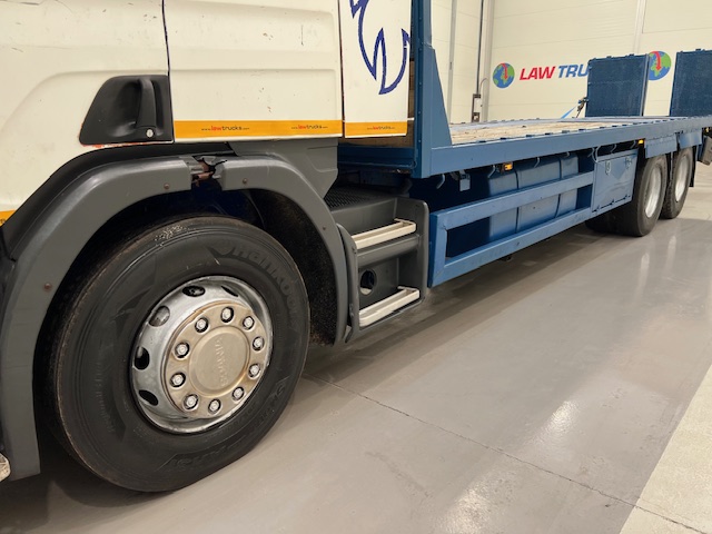 Scania 114 340 6×2 Sleeper Cab Beavertail