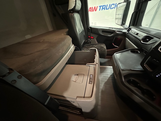 Scania R450 6×2 Midlift Highline Tractor Unit