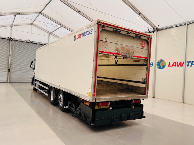 Iveco Stralis 310 AT Euro 6 6×2 Box Van
