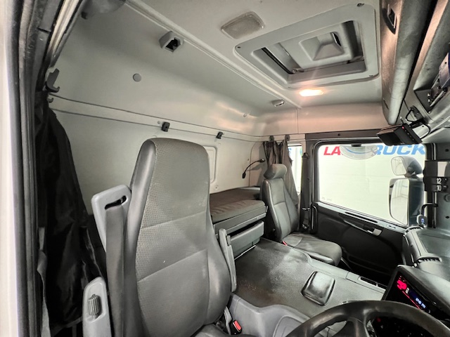 Scania P250 4×2 Sleeper Cab Fridge Box