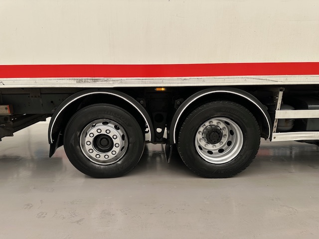 DAF CF 370 6×2 Sleeper Cab Fridge Box