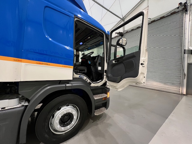 Scania P250 4×2 Sleeper Cab Fridge Box