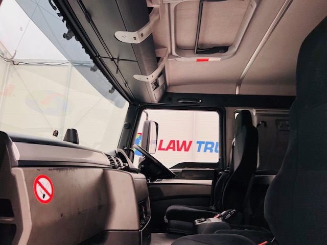 MAN TGM 18.250 Sleeper Cab Curtainsider