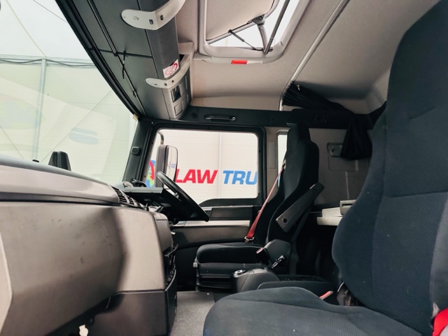 MAN TGM 18.250 Sleeper Cab Curtainsider