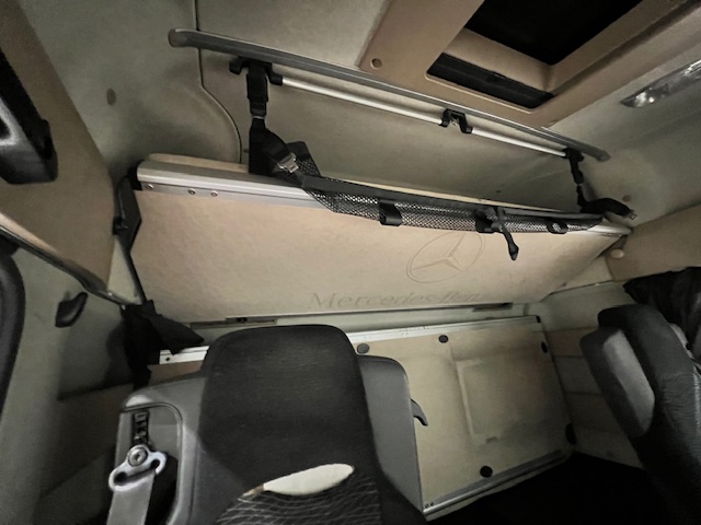 Mercedes Actros 1824 4×2 Sleeper Cab Fridge Box