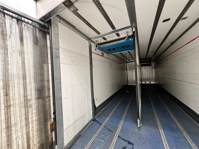 Mercedes Actros 2532 6×2 Rear Lift Day Cab Fridge Box