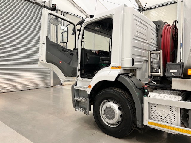 Mercedes Axor 2533 6×2 20000 Litre Tanker
