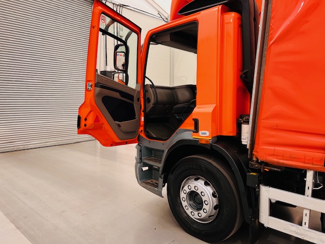 DAF CF75 310 6×2 Rear Lift Day Cab Curtainsider
