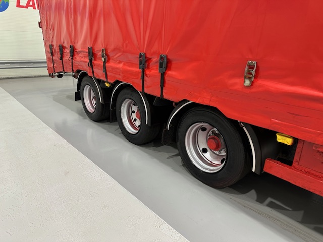Kerbaid Miles Nunn Tri Axle Stepframe Enclosed Lowloader