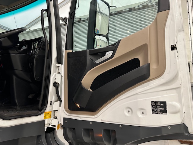 Mercedes Actros 1830 Sleeper Cab Box Van