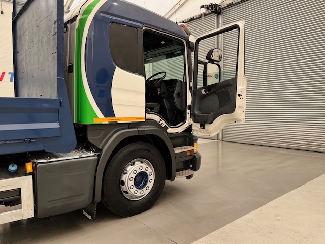 Scania P320 6×2 10 Tyre Sleeper Cab Dropside