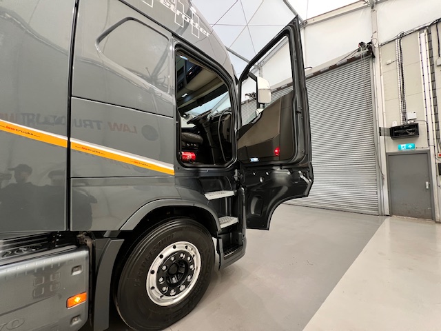 Volvo FH 500 6×2 Midlift Tractor Unit