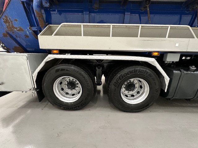 Scania P420 8×4 Sleeper Cab Vacuum Tanker