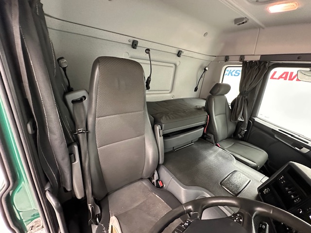 Scania P250 4×2 Sleeper Cab Box Van