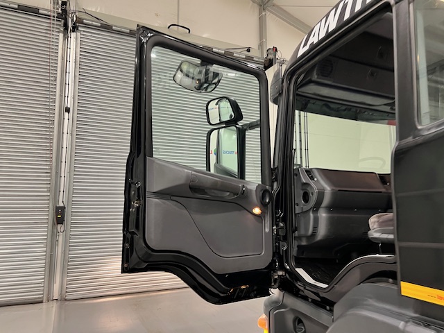 Scania P94 300 6×2 10 Tyre Rear Lift Flatbed