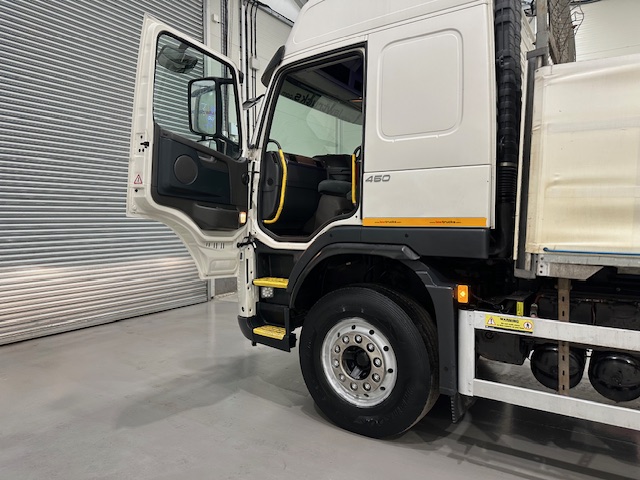 Volvo FM 450 Dropside Brick Grab Drawbar