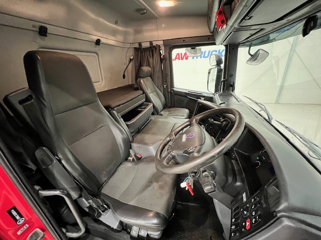 Scania P230 4×2 Sleeper Cab Curtainsider